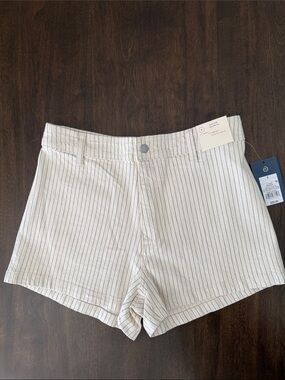 NWT Universal Thread Cream with Navy High-Waist Pinstripe Shorts 8